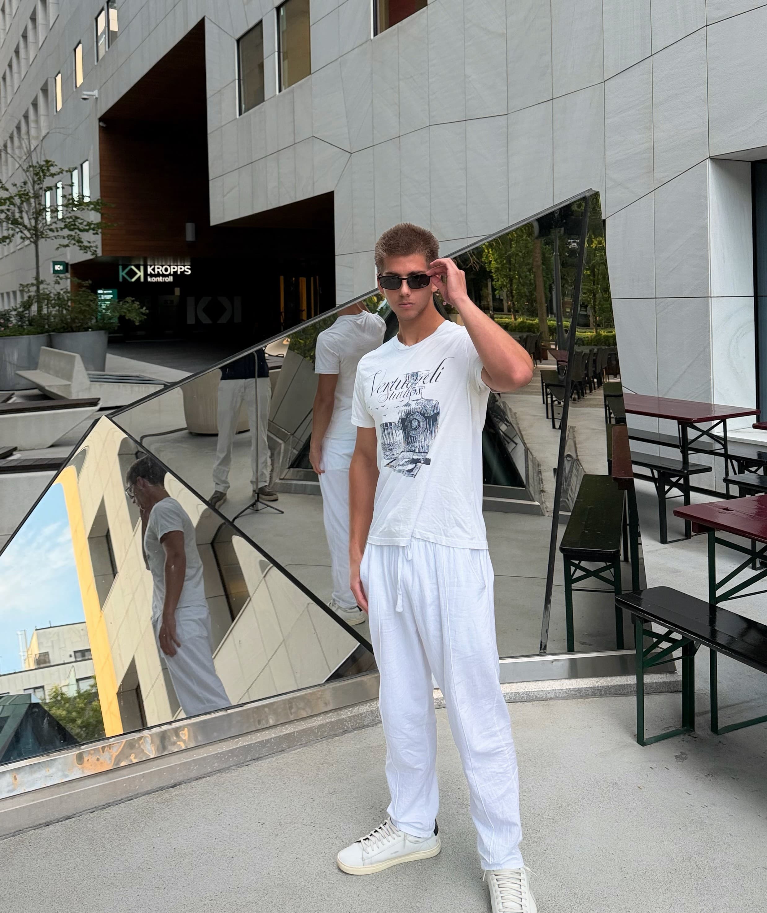 Vertuardi Studios Tee i bruk